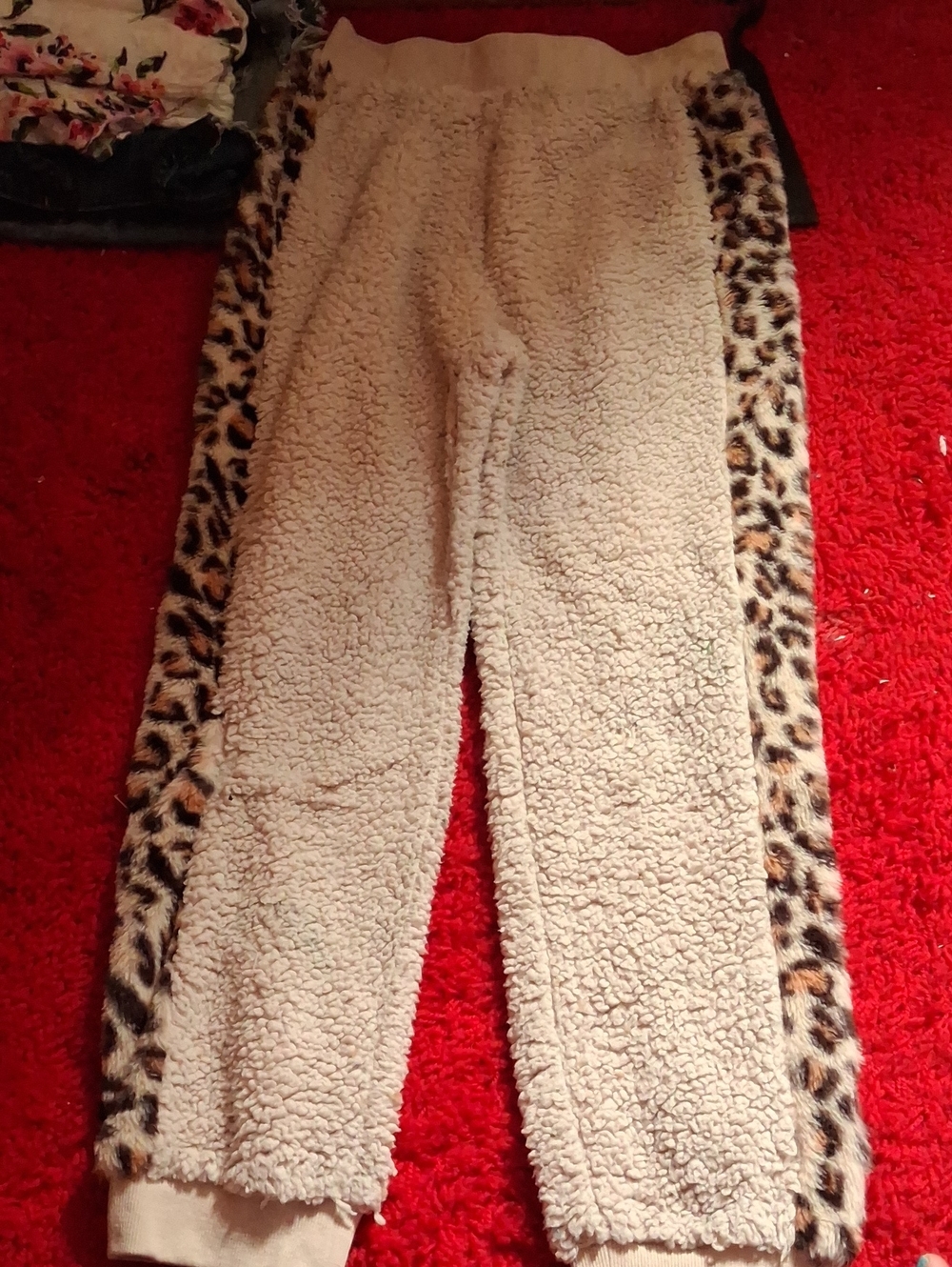 Cozy Easel Sherpa Joggers with Leopard Side Panels